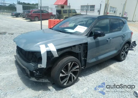 2021 Volvo Xc40 T5 R-Design z USA, uszkodzony, nr VIN YV4162UM4M2488789